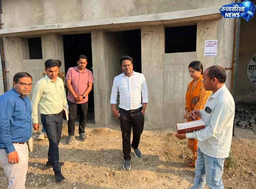 जिला पंचायत CEO नंदनवार ने किया विकास कार्यों का निरीक्षण जिला पंचायत CEO नंदनवार ने किया विकास कार्यों का निरीक्षण
