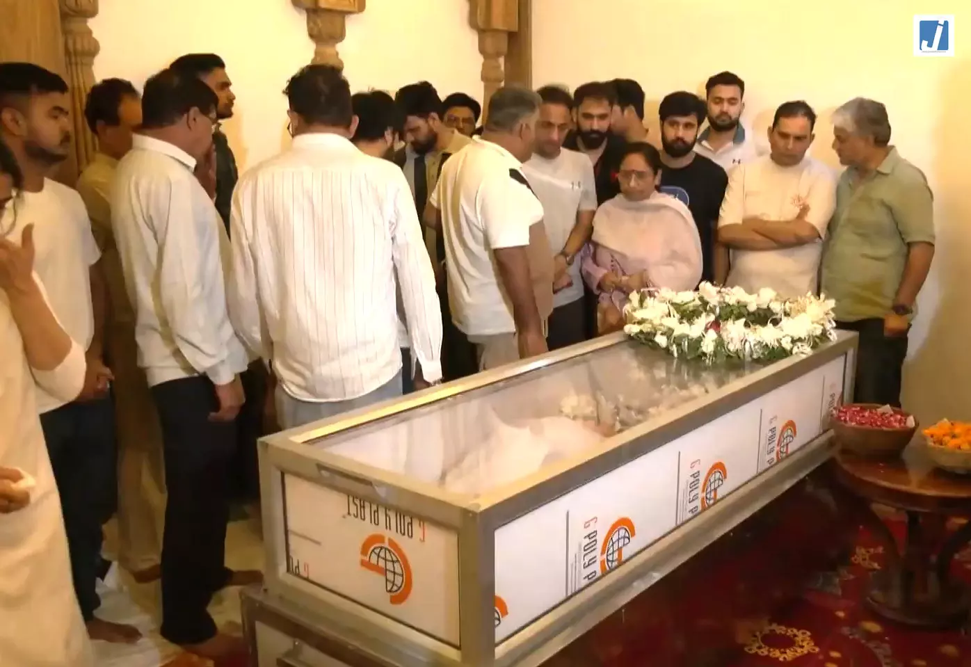 दो बार की ओलंपिक पदक विजेता मनु भाकर ने कोच जसपाल राणा को दी अंतिम श्रद्धांजलि दो बार की ओलंपिक पदक विजेता मनु भाकर ने कोच जसपाल राणा को दी अंतिम श्रद्धांजलि
