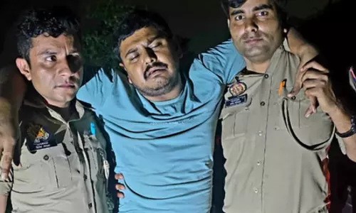 यूपी: गाजियाबाद में 50 हजार रुपए का इनामी मुठभेड़ के बाद गिरफ्तार, पुलिस ने सुलझाया लोनी हत्याकांड यूपी: गाजियाबाद में 50 हजार रुपए का इनामी मुठभेड़ के बाद गिरफ्तार, पुलिस ने सुलझाया लोनी हत्याकांड