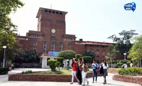 Delhi छात्र फोटो विवाद: DU प्रोफेसर सस्पेंड