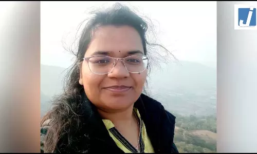 बाप रे! अपार्टमेंट की छठी मंजिल से नीचे कूदी महिला सॉफ्टवेयर इंजीनियर, साथ में थी 6 महीने की बच्ची बाप रे! अपार्टमेंट की छठी मंजिल से नीचे कूदी महिला सॉफ्टवेयर इंजीनियर, साथ में थी 6 महीने की बच्ची