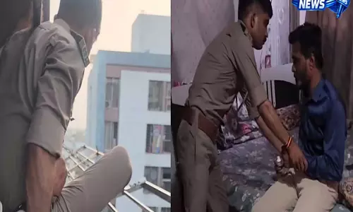 सातवीं मंज़िल से जान बचाने वाले पुलिसकर्मी की बहादुरी ने जीता दिल सातवीं मंज़िल से जान बचाने वाले पुलिसकर्मी की बहादुरी ने जीता दिल