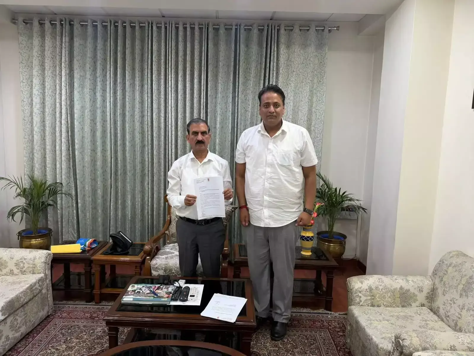 Dharamshala: स्वास्थ्य सेवाओं को मजबूत करने के लिए सांसद अनुराग शर्मा ने उठाई आवाज Dharamshala: स्वास्थ्य सेवाओं को मजबूत करने के लिए सांसद अनुराग शर्मा ने उठाई आवाज
