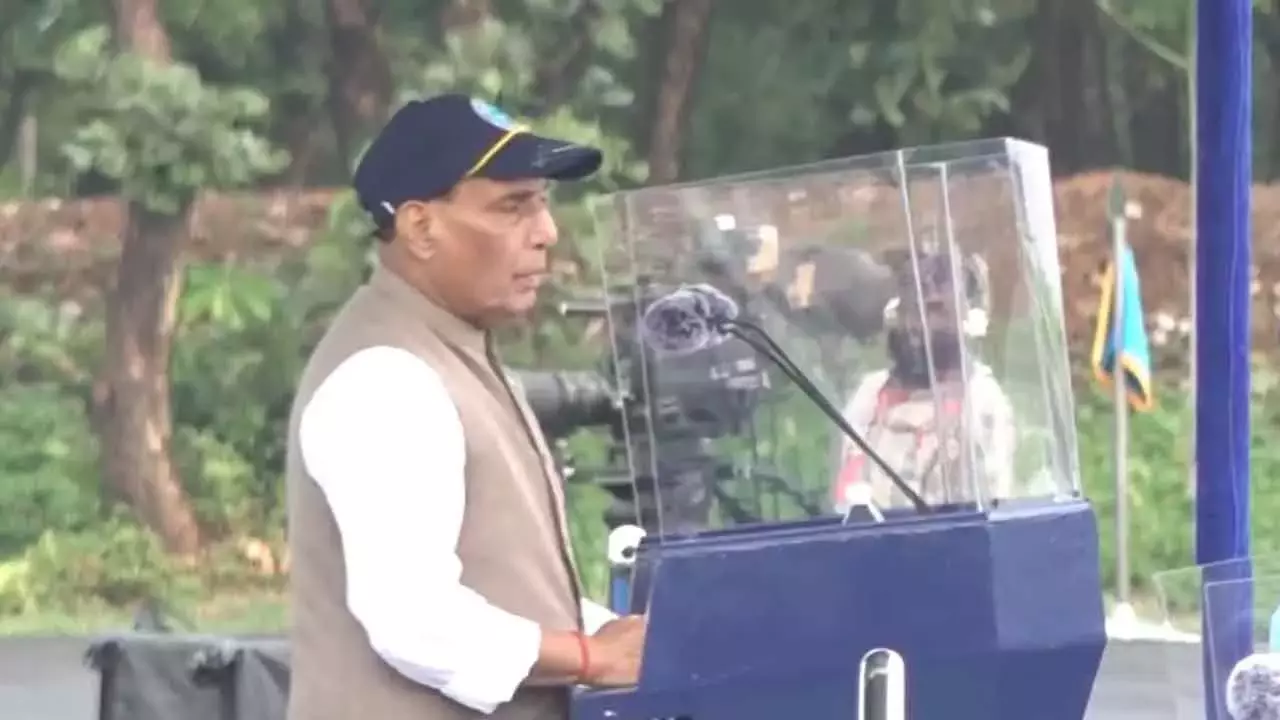 Telangana: केंद्रीय मंत्री राजनाथ सिंह ने एयर वॉरियर्स की तारीफ़ की Telangana: केंद्रीय मंत्री राजनाथ सिंह ने एयर वॉरियर्स की तारीफ़ की