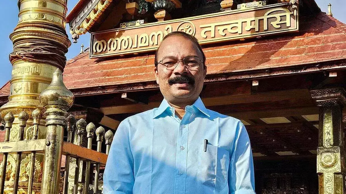 SIT ने सबरीमाला सोने की चोरी के मामले में P S प्रशांत को नोटिस जारी किया SIT ने सबरीमाला सोने की चोरी के मामले में P S प्रशांत को नोटिस जारी किया
