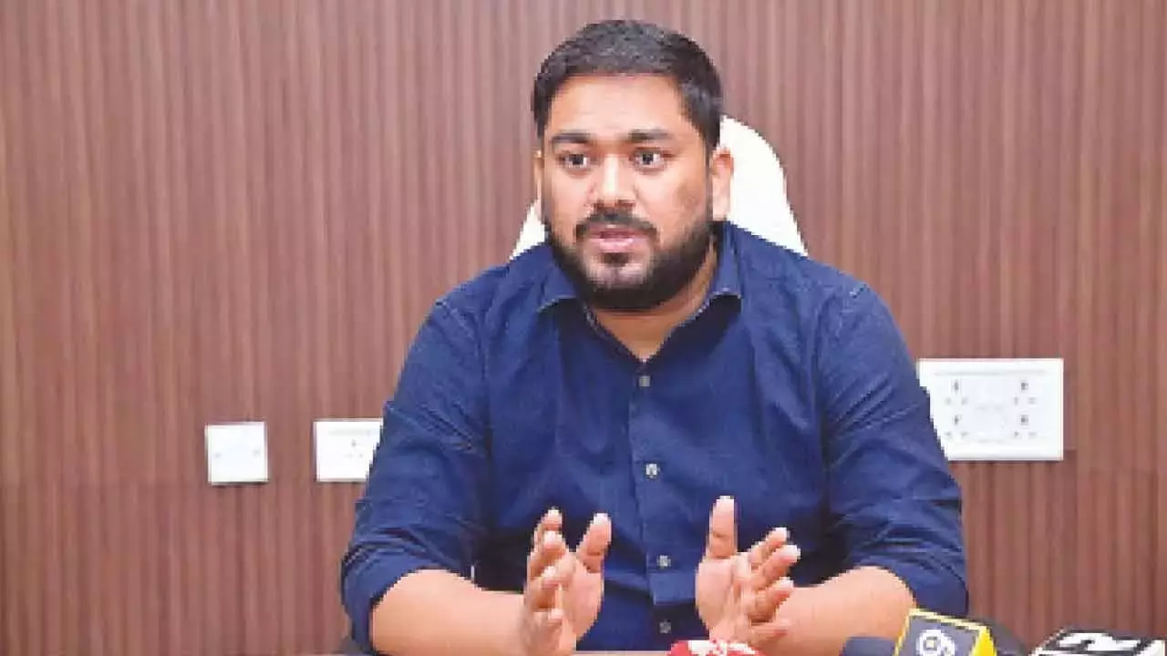 Telangana: डीसी हेमंत केशव पाटिल ने आठ आंगनवाड़ी कार्यकर्ताओं को बर्खास्त किया Telangana: डीसी हेमंत केशव पाटिल ने आठ आंगनवाड़ी कार्यकर्ताओं को बर्खास्त किया