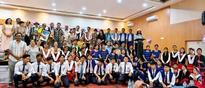 APLS ने टोनी कोयू को लुमर दाई साहित्यिक पुरस्कार से सम्मानित किया APLS ने टोनी कोयू को लुमर दाई साहित्यिक पुरस्कार से सम्मानित किया