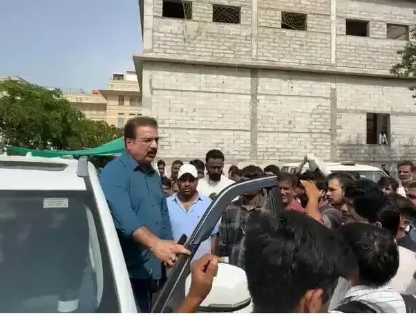 Jaipur: सरकार पर खाचरियावास का वार, संविदा कर्मी प्रकरण में घेराबंदी Jaipur: सरकार पर खाचरियावास का वार, संविदा कर्मी प्रकरण में घेराबंदी