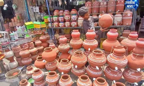 Ludhiana: घूमर मंडी में मिट्टी के घड़ों की परंपरा जारी