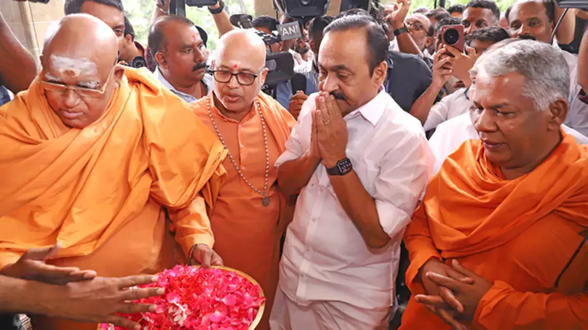 Kerala: मुख्यमंत्री वीडी सतीसन ने शिवगिरी को अंतरराष्ट्रीय दर्जा देने का वादा किया Kerala: मुख्यमंत्री वीडी सतीसन ने शिवगिरी को अंतरराष्ट्रीय दर्जा देने का वादा किया