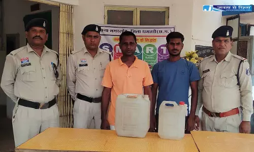 घाट मंदिर के पास वाहन चेकिंग के दौरान अवैध शराब परिवहन का खुलासा, मोटरसाइकिल सहित 22 हजार की संपत्ति जब्त घाट मंदिर के पास वाहन चेकिंग के दौरान अवैध शराब परिवहन का खुलासा, मोटरसाइकिल सहित 22 हजार की संपत्ति जब्त