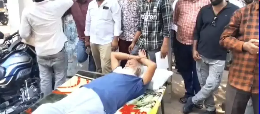 Andhra: ताड़ीपत्री में तनावपूर्ण स्थिति, YSRCP ने विरोध प्रदर्शन करने की कोशिश की Andhra: ताड़ीपत्री में तनावपूर्ण स्थिति, YSRCP ने विरोध प्रदर्शन करने की कोशिश की