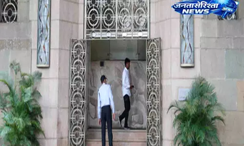 ED ने रिलायंस अनिल अंबानी ग्रुप के 2 पूर्व अधिकारियों को गिरफ्तार किया ED ने रिलायंस अनिल अंबानी ग्रुप के 2 पूर्व अधिकारियों को गिरफ्तार किया