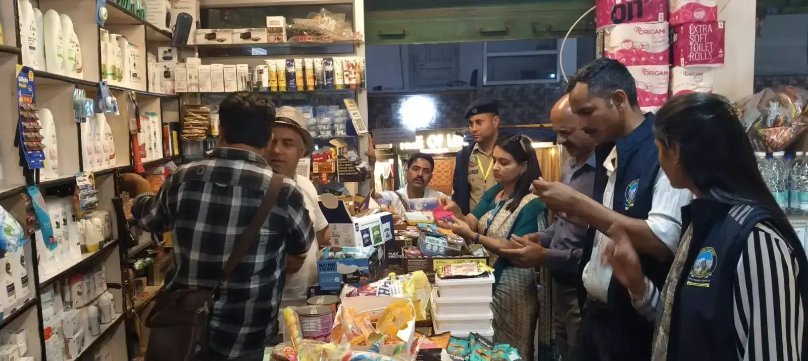 Dharamshala: धर्मशाला में कार्रवाई, तंबाकू नियम तोड़ने पर 16 पर जुर्माना Dharamshala: धर्मशाला में कार्रवाई, तंबाकू नियम तोड़ने पर 16 पर जुर्माना