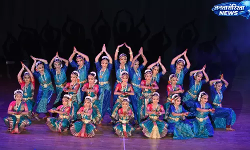 MP : रवींद्र भवन में 108 भरतनाट्यम कलाकारों ने ‘वंदे मातरम’ पर दी भव्य प्रस्तुति