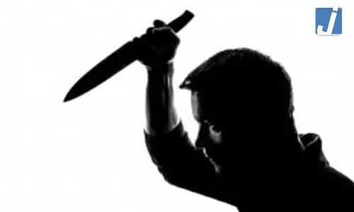 लोकल ट्रेन में सीट को लेकर विवाद बना हिंसक, युवक पर चाकू से हमला, तीन आरोपी गिरफ्तार लोकल ट्रेन में सीट को लेकर विवाद बना हिंसक, युवक पर चाकू से हमला, तीन आरोपी गिरफ्तार