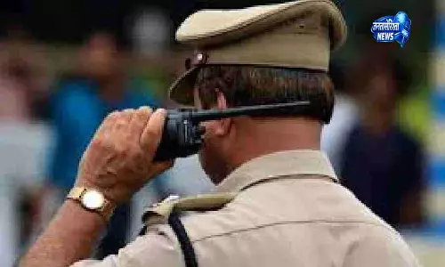 धेनकनाल SP ऑफिस में पिता-पुत्र ने आत्मदाह की कोशिश की धेनकनाल SP ऑफिस में पिता-पुत्र ने आत्मदाह की कोशिश की
