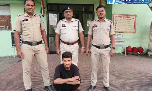 इंस्टाग्राम से हुई पहचान, अविवाहित बताकर युवती को प्रेमजाल में फंसाया, आरोपी गिरफ्तार इंस्टाग्राम से हुई पहचान, अविवाहित बताकर युवती को प्रेमजाल में फंसाया, आरोपी गिरफ्तार