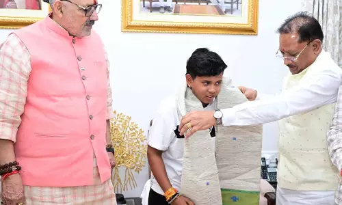 श्रीलंका दौरे के लिए भारतीय अंडर-19 महिला क्रिकेट टीम की उपकप्तान बनीं महक नरवासे, CM विष्णुदेव साय ने किया सम्मानित