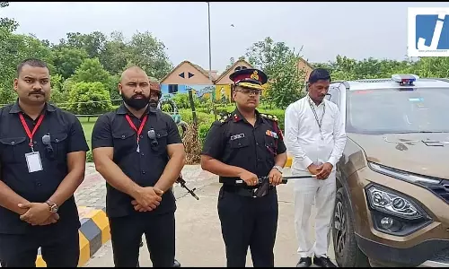 फर्जी ब्रिगेडियर पकड़ाया, मचा हड़कंप, सेना के जवान कर रहे पूछताछ फर्जी ब्रिगेडियर पकड़ाया, मचा हड़कंप, सेना के जवान कर रहे पूछताछ