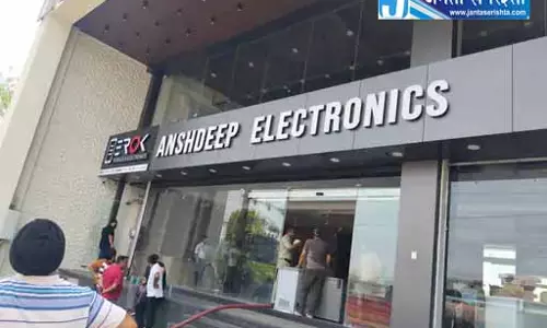इलेक्ट्रॉनिक्स शॉप में लगी आग, बैटरी में विस्फोट से घटना की आशंका इलेक्ट्रॉनिक्स शॉप में लगी आग, बैटरी में विस्फोट से घटना की आशंका