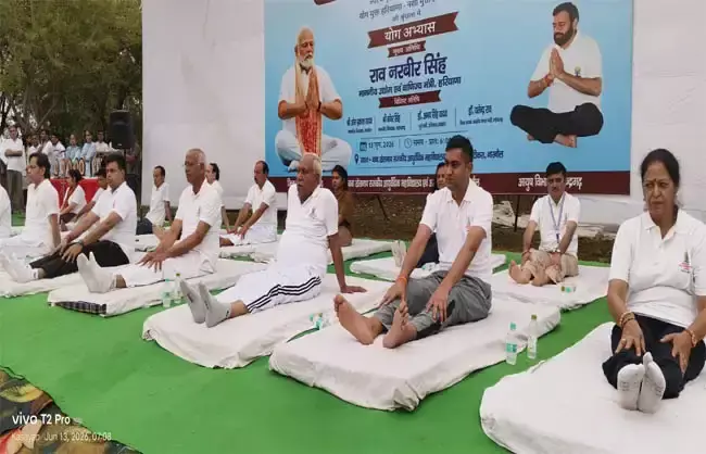 Narnaul: योग को बताया भारत की प्राचीन जीवन पद्धति: ओम प्रकाश यादव