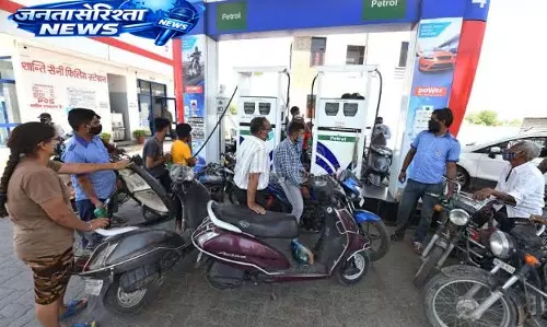 पेट्रोल पंपों पर एक दिन में 200 लीटर डीजल की सीमा तय पेट्रोल पंपों पर एक दिन में 200 लीटर डीजल की सीमा तय