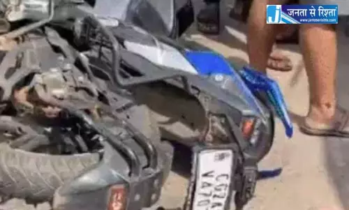 बाइकों की भिड़ंत में निगम कर्मी घायल, कटर मशीन से बचाई गई जान बाइकों की भिड़ंत में निगम कर्मी घायल, कटर मशीन से बचाई गई जान