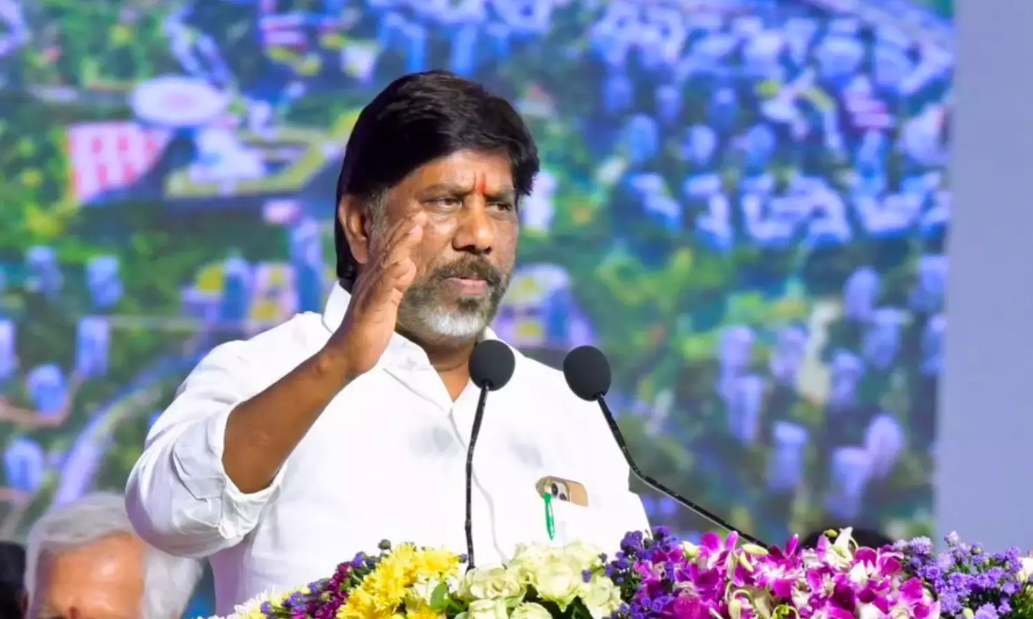 Telangana: भट्टी ने मंचरियल ज़िले का दौरा किया और मंदिर निर्माण कार्यों की आधारशिला रखी Telangana: भट्टी ने मंचरियल ज़िले का दौरा किया और मंदिर निर्माण कार्यों की आधारशिला रखी