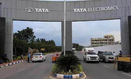 टाटा की iPhone सप्लाई फैक्ट्री पर प्रदूषण का आरोप, भूजल दूषित होने के बाद जांच तेज टाटा की iPhone सप्लाई फैक्ट्री पर प्रदूषण का आरोप, भूजल दूषित होने के बाद जांच तेज