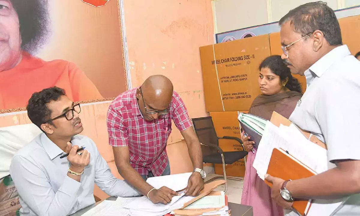 Andhra: ‘पुट्टापर्थी को हमेशा साफ़-सुथरा और स्वच्छ रखें’ Andhra: ‘पुट्टापर्थी को हमेशा साफ़-सुथरा और स्वच्छ रखें’