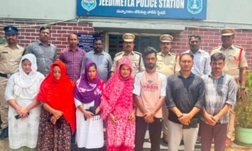 Jeedimetla में सात बांग्लादेशी नागरिक पकड़े गए, डिपोर्टेशन सेंटर भेजा गया Jeedimetla में सात बांग्लादेशी नागरिक पकड़े गए, डिपोर्टेशन सेंटर भेजा गया