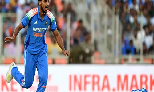 IND vs AFG 1st ODI: डेब्यूटेंट गुरनूर बरार का धमाका, पहले ओवर में ही लिया विकेट IND vs AFG 1st ODI: डेब्यूटेंट गुरनूर बरार का धमाका, पहले ओवर में ही लिया विकेट
