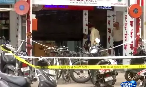 Chandigarh: सेक्टर 11 में मेडिकल स्टोर पर अज्ञात लोगों की फायरिंग में एक की मौत, जांच जारी Chandigarh: सेक्टर 11 में मेडिकल स्टोर पर अज्ञात लोगों की फायरिंग में एक की मौत, जांच जारी