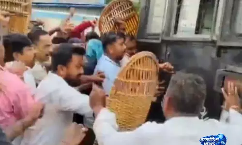 West Bengal: नैहाटी नगरपालिका अध्यक्ष के बेटे को रेप और हत्या के प्रयास के आरोप में गिरफ्तार West Bengal: नैहाटी नगरपालिका अध्यक्ष के बेटे को रेप और हत्या के प्रयास के आरोप में गिरफ्तार