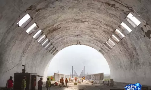 Mumbai-अहमदाबाद बुलेट ट्रेन प्रोजेक्ट में पहली बार माउंटेन टनल के लिए ‘टनल हुड्स’ तकनीक का इस्तेमाल Mumbai-अहमदाबाद बुलेट ट्रेन प्रोजेक्ट में पहली बार माउंटेन टनल के लिए ‘टनल हुड्स’ तकनीक का इस्तेमाल