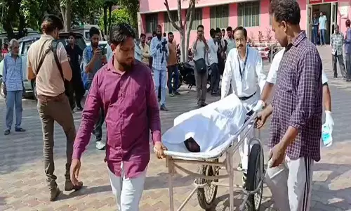 रास्ते में काल बनकर आई क्रेटा कार: मां, बेटा, बहन और मासूम बेटी की सड़क हादसे में मौत रास्ते में काल बनकर आई क्रेटा कार: मां, बेटा, बहन और मासूम बेटी की सड़क हादसे में मौत
