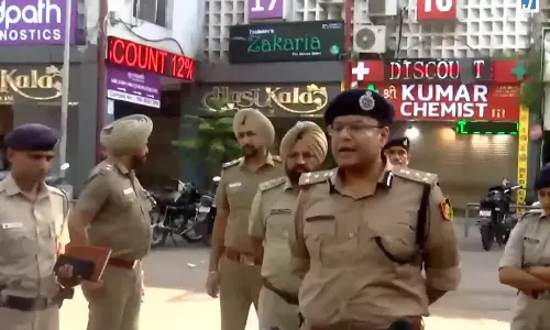 दिनदहाड़े कैशियर की गोली मारकर हत्या, 13 राउंड फायरिंग कर फरार हुए बदमाश दिनदहाड़े कैशियर की गोली मारकर हत्या, 13 राउंड फायरिंग कर फरार हुए बदमाश