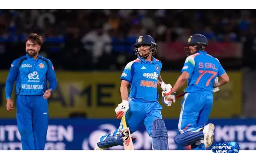 IND vs AFG 1st ODI: भारत को जीत के लिए 33 रन चाहिए, मुकाबला हुआ रोमांचक IND vs AFG 1st ODI: भारत को जीत के लिए 33 रन चाहिए, मुकाबला हुआ रोमांचक
