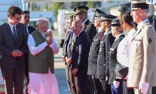 नीस में पीएम मोदी का भव्य स्वागत, सामने आईं तस्वीरें नीस में पीएम मोदी का भव्य स्वागत, सामने आईं तस्वीरें