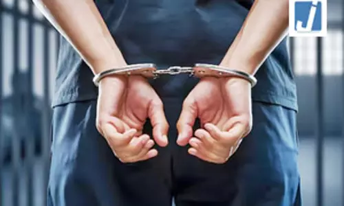 दरभंगा में शोरूम के मैनेजर की पीट-पीटकर हत्या के मामले में आरोपी गिरफ्ता दरभंगा में शोरूम के मैनेजर की पीट-पीटकर हत्या के मामले में आरोपी गिरफ्ता