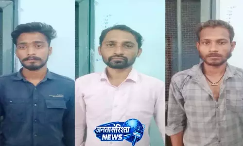 एम्बुलेंस पर हमला, चालक से मारपीट और तोड़फोड़ करने वाले 3 आरोपी गिरफ्तार एम्बुलेंस पर हमला, चालक से मारपीट और तोड़फोड़ करने वाले 3 आरोपी गिरफ्तार