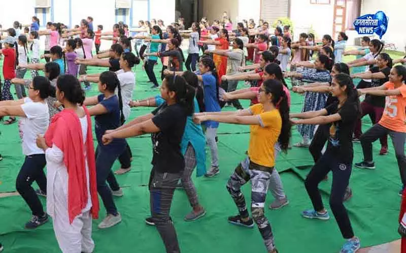 Delhi: 2,000 से ज़्यादा लोगों ने आत्मरक्षा कैंप में हिस्सा लिया Delhi: 2,000 से ज़्यादा लोगों ने आत्मरक्षा कैंप में हिस्सा लिया