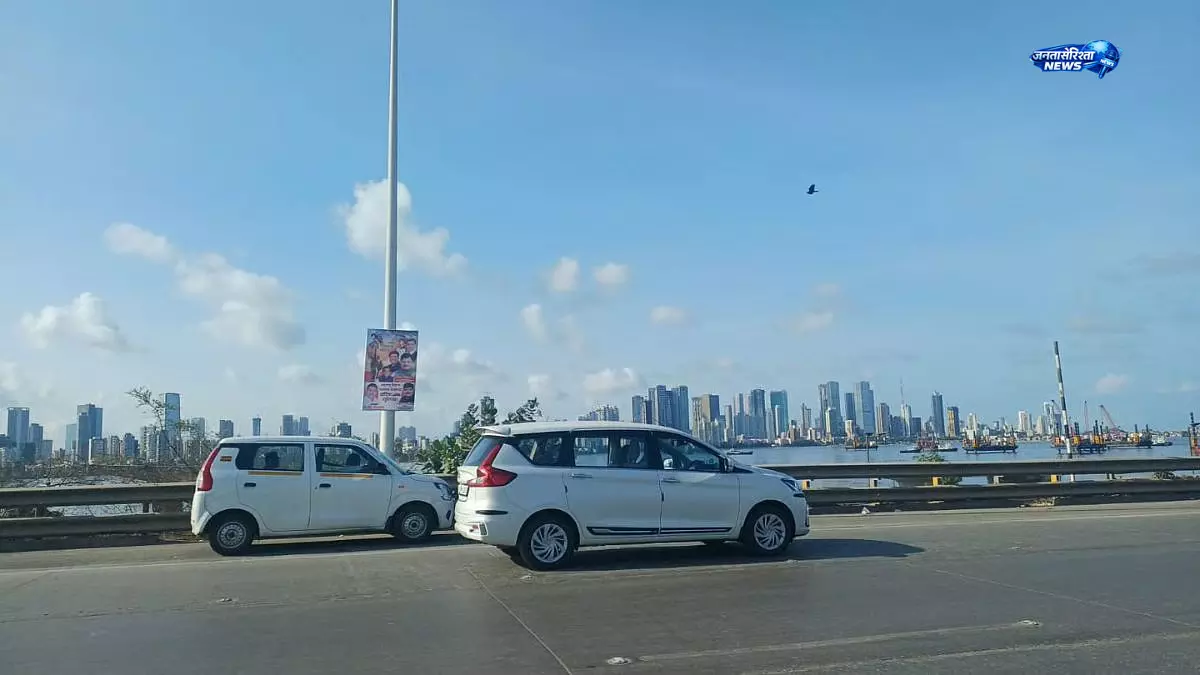 Mumbai : उमस और बादलों के बीच बढ़ी गर्मी, जून का रिकॉर्ड टूटा तापमान Mumbai : उमस और बादलों के बीच बढ़ी गर्मी, जून का रिकॉर्ड टूटा तापमान