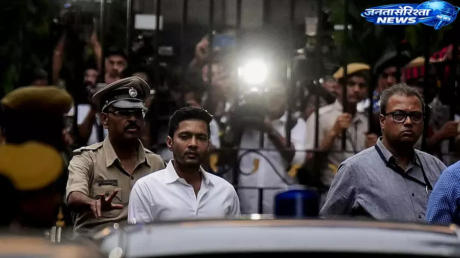 Bengal ; बड़ा राजनीतिक विवाद, अभिषेक बनर्जी के आवास पर पुलिस के छापेमारी Bengal ; बड़ा राजनीतिक विवाद, अभिषेक बनर्जी के आवास पर पुलिस के छापेमारी