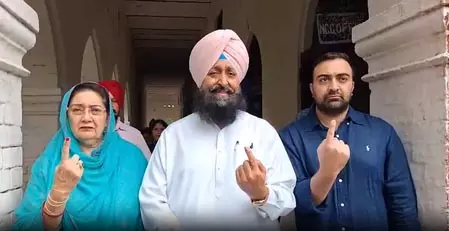 पंजाब: नगर परिषद चुनाव के लिए प्रताप सिंह बाजवा ने डाला वोट, केजरीवाल और भगवंत मान पर साधा निशाना पंजाब: नगर परिषद चुनाव के लिए प्रताप सिंह बाजवा ने डाला वोट, केजरीवाल और भगवंत मान पर साधा निशाना