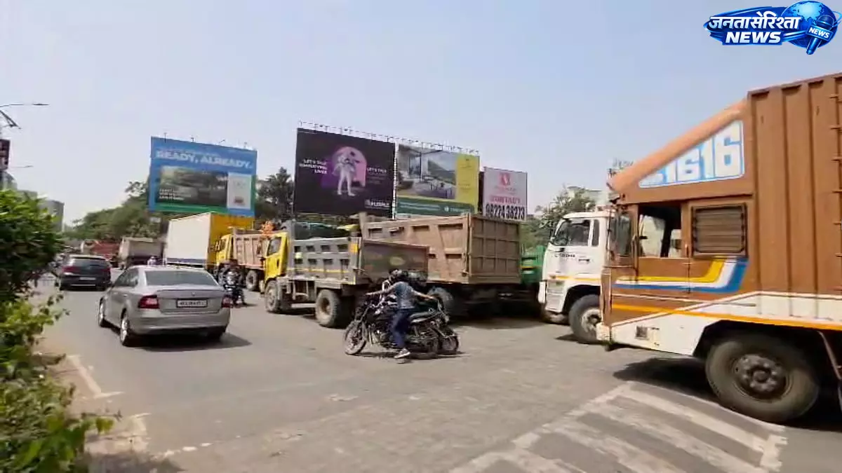 Pune : भारी वाहनों के प्रवेश पर अस्थायी रोक, ट्रैफिक व्यवस्था सुधारने के लिए आदेश जारी Pune : भारी वाहनों के प्रवेश पर अस्थायी रोक, ट्रैफिक व्यवस्था सुधारने के लिए आदेश जारी