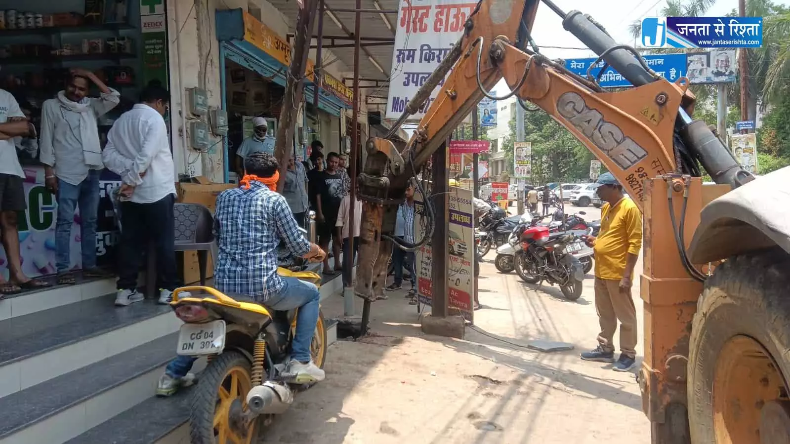 लालपुर MMI हॉस्पिटल के सामने नाले पर निर्मित 10 अवैध पाटों को तोड़ा गया लालपुर MMI हॉस्पिटल के सामने नाले पर निर्मित 10 अवैध पाटों को तोड़ा गया