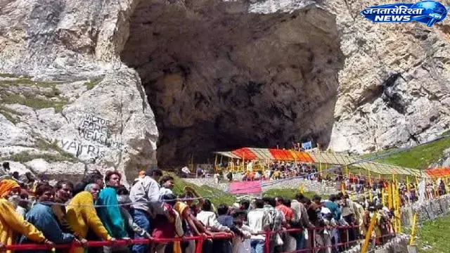 अमरनाथ यात्रा मार्ग पर सुरक्षा के कड़े इंतज़ाम, 400 CCTV और फेस रिकग्निशन कैमरे तैनात अमरनाथ यात्रा मार्ग पर सुरक्षा के कड़े इंतज़ाम, 400 CCTV और फेस रिकग्निशन कैमरे तैनात