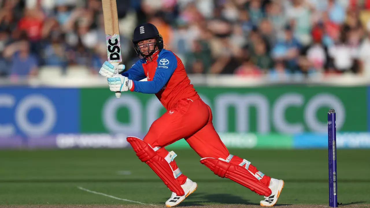 Women T20 वर्ल्ड कप में इंग्लैंड की बड़ी जीत, डैनी वायट-हॉज का शतक Women T20 वर्ल्ड कप में इंग्लैंड की बड़ी जीत, डैनी वायट-हॉज का शतक